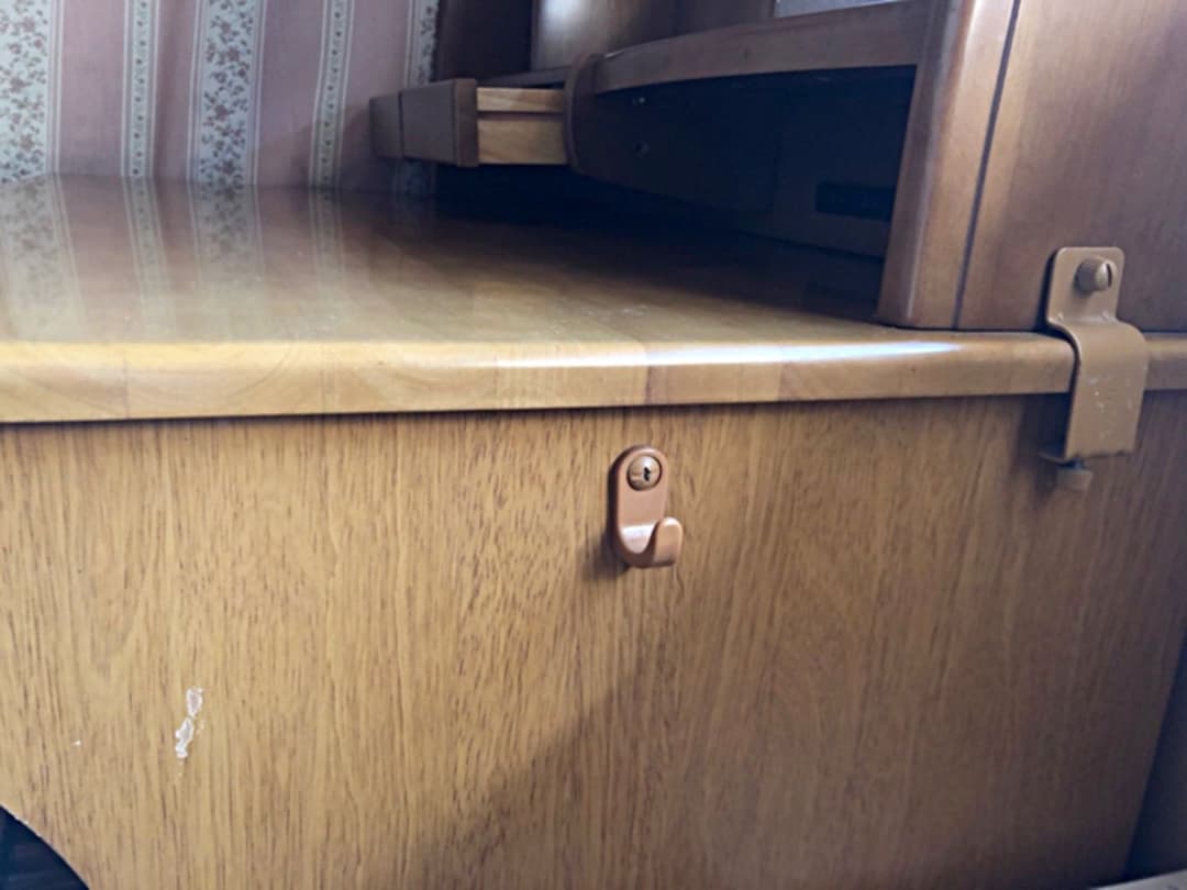 【送料込み】KOKUYO学習机 勉強机 ① 机