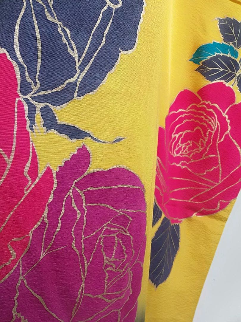 作家物・草野一騎　薔薇咲き誇る振袖×大胆アート構図／イエロー地×華麗モダンな名品