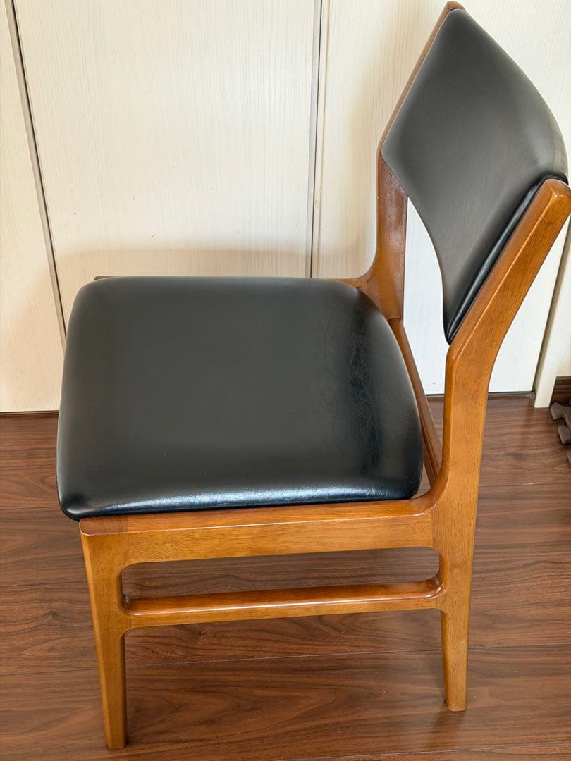 カリモク60 アームレスダイニングチェア スタンダードブラック