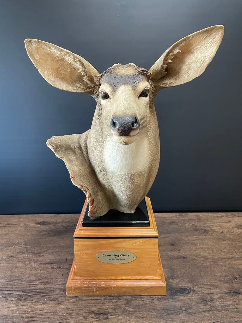 置物 CROWNING GLORY by JOE SLOCKBOWER