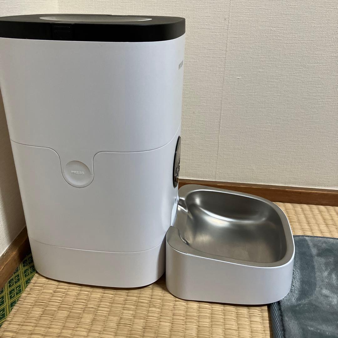 猫の自動餌やり器