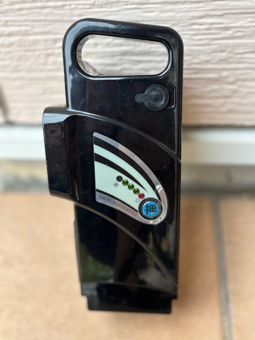 ペルテック　8Ah リチウムイオンバッテリー 本体　充電器付き