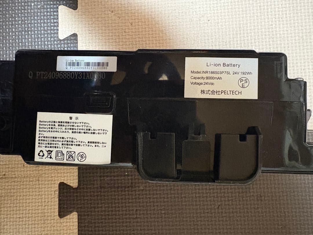 ペルテック　8Ah リチウムイオンバッテリー 本体　充電器付き