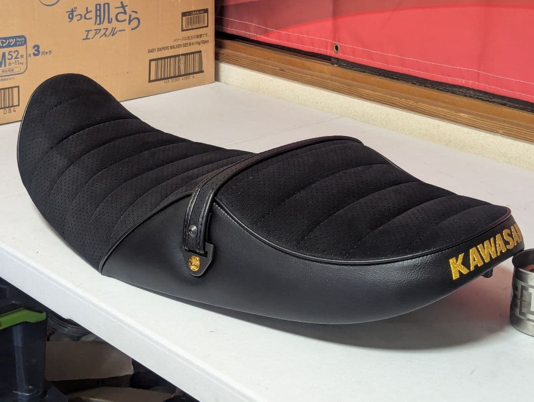 Z900RS 預かりシート加工　ウルトラスエード　タックロール張替　乗り心地対策