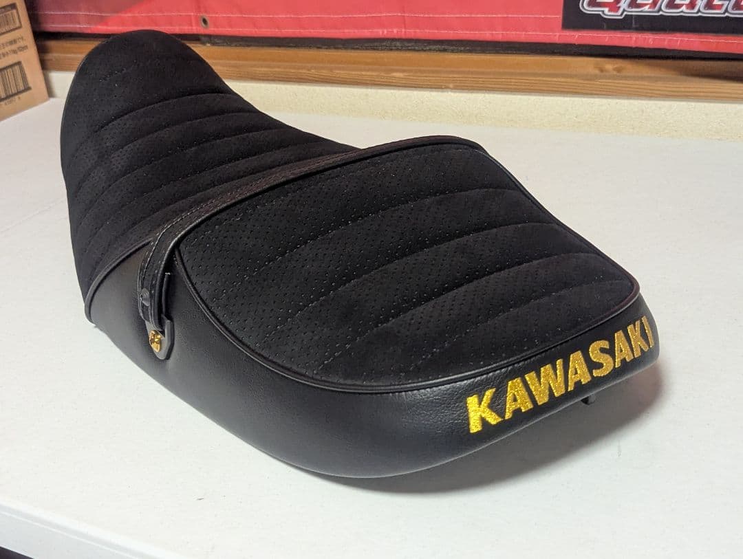 Z900RS 預かりシート加工　ウルトラスエード　タックロール張替　乗り心地対策