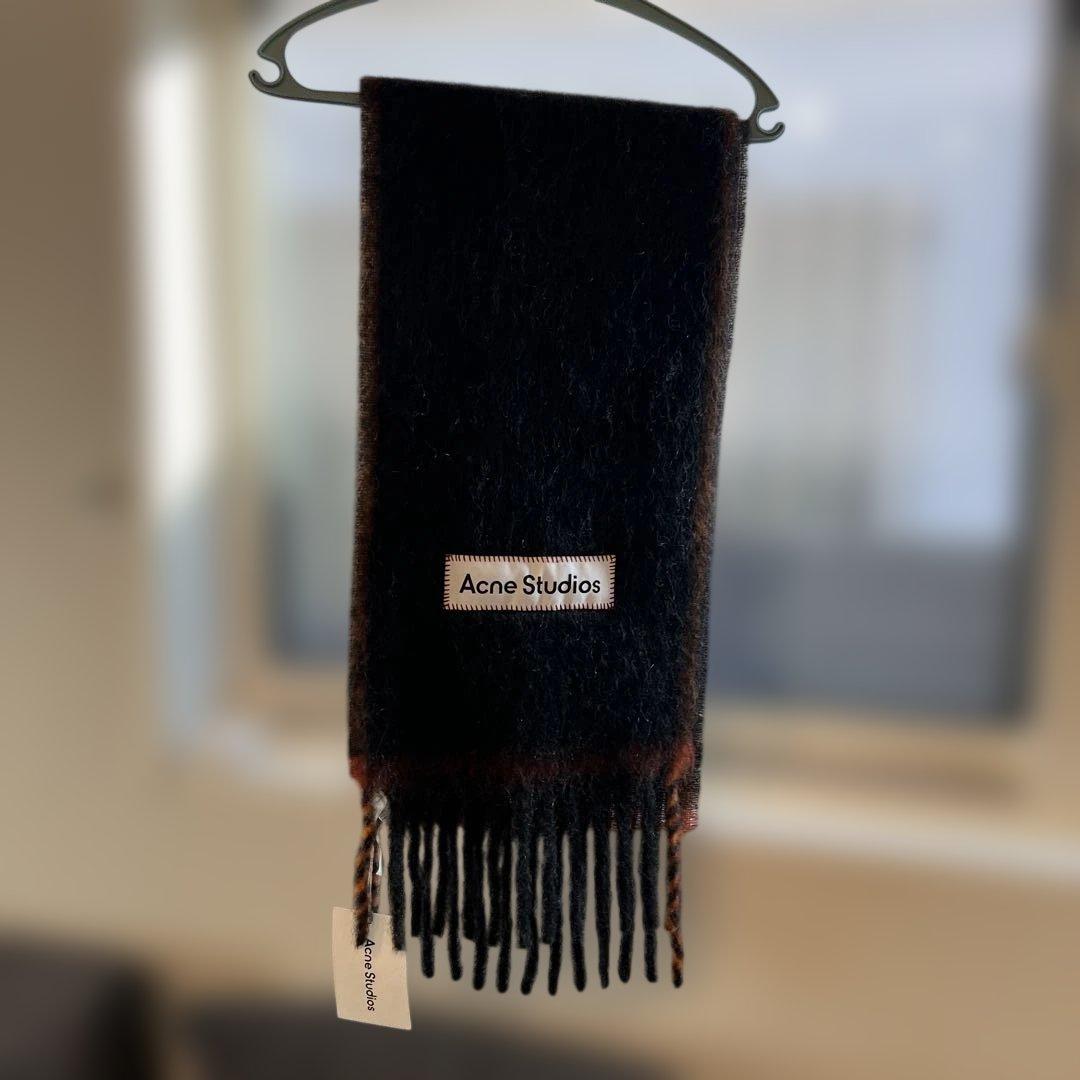 Acne Studios ダークグレー オレンジ マフラー