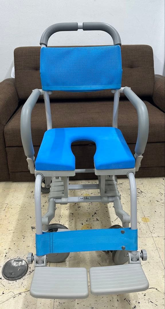 ⑧ uchie ウチエ社製　　シャワーキャリー　入浴用車イス　UD型