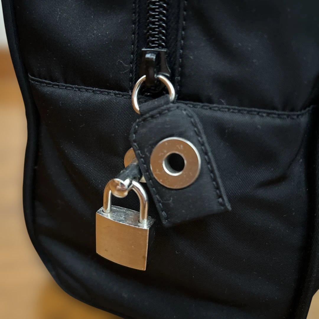 c*♡様 PRADA ブラック ナイロンボストンバッグ（鍵と南京錠付き）