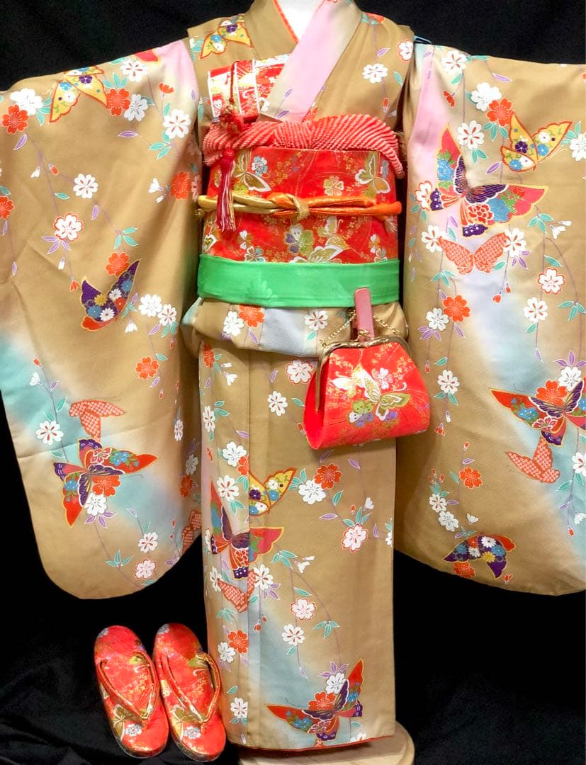 【正絹】七五三　7歳　暈し　舞蝶　四つ身　着物　作り帯　セット　女の子　753