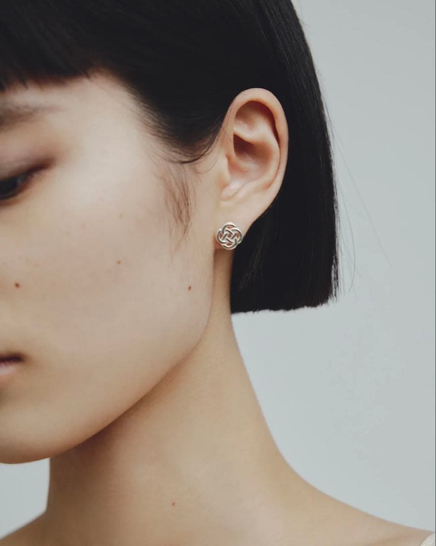 アクセサリー h'eres OUROBOROS SIGNET PIERCE