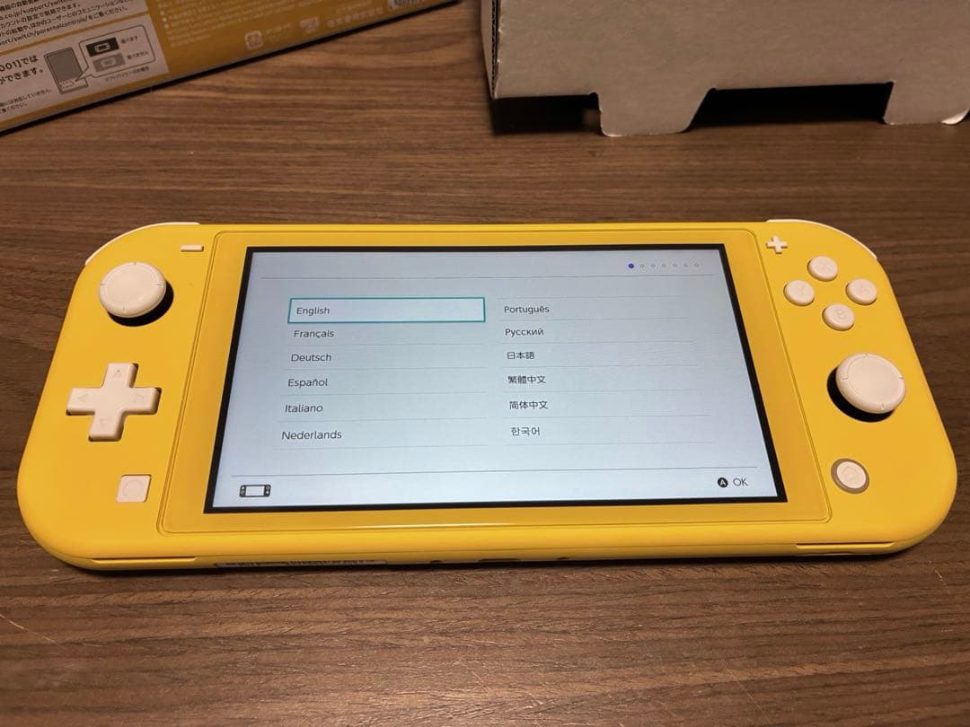 Nintendo Switch Lite イエロー　25年9月購入　極美品