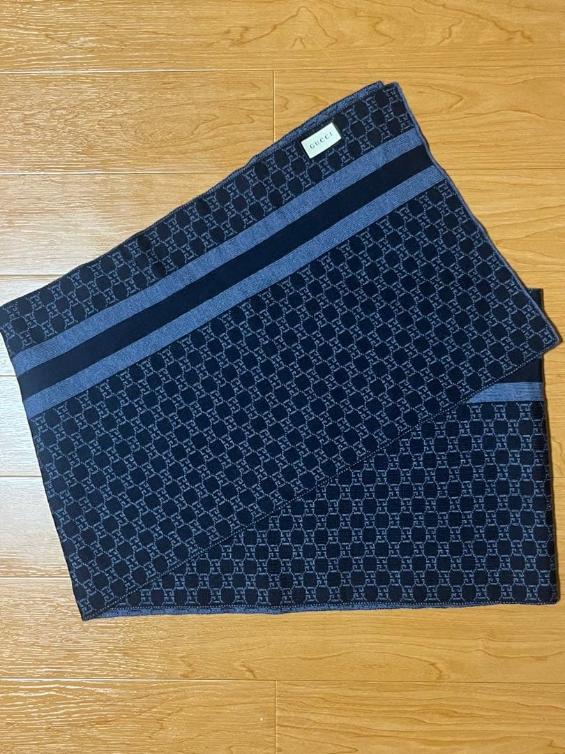 GUCCI マフラー　紺色