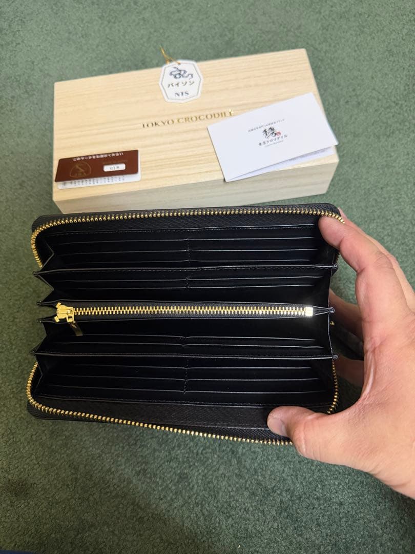 東京クロコダイル　パイソン長財布