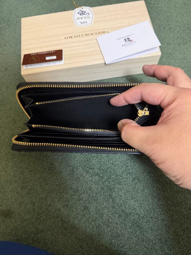 東京クロコダイル　パイソン長財布
