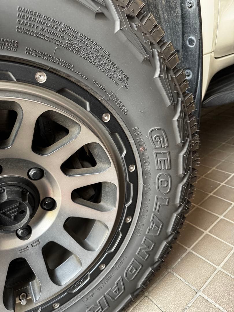 デルタフォース オーバル 17インチとGEOLANDAR X-ATの4本セット