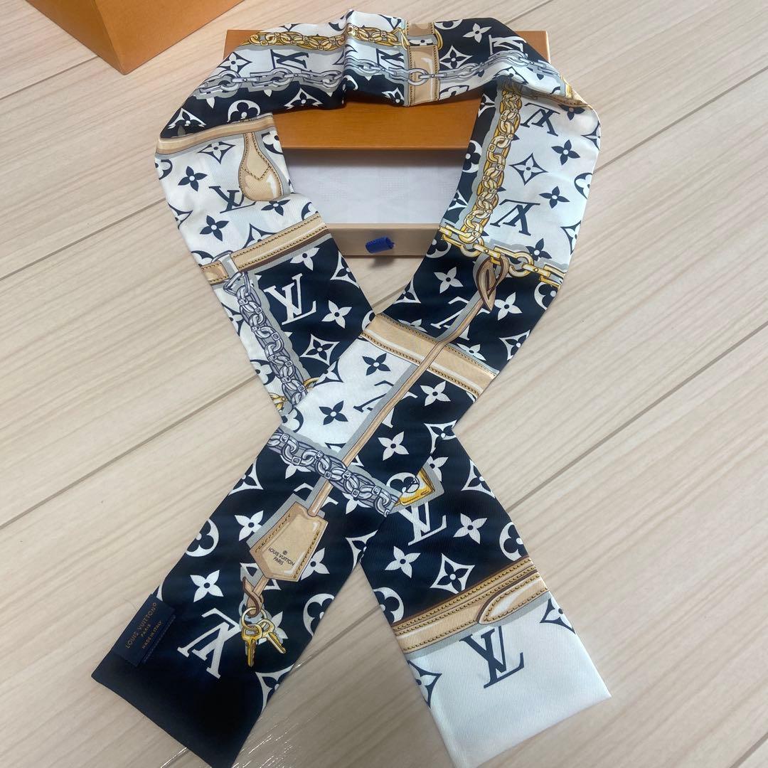 LOUIS VUITTON シルクスカーフ ブラック・ホワイト