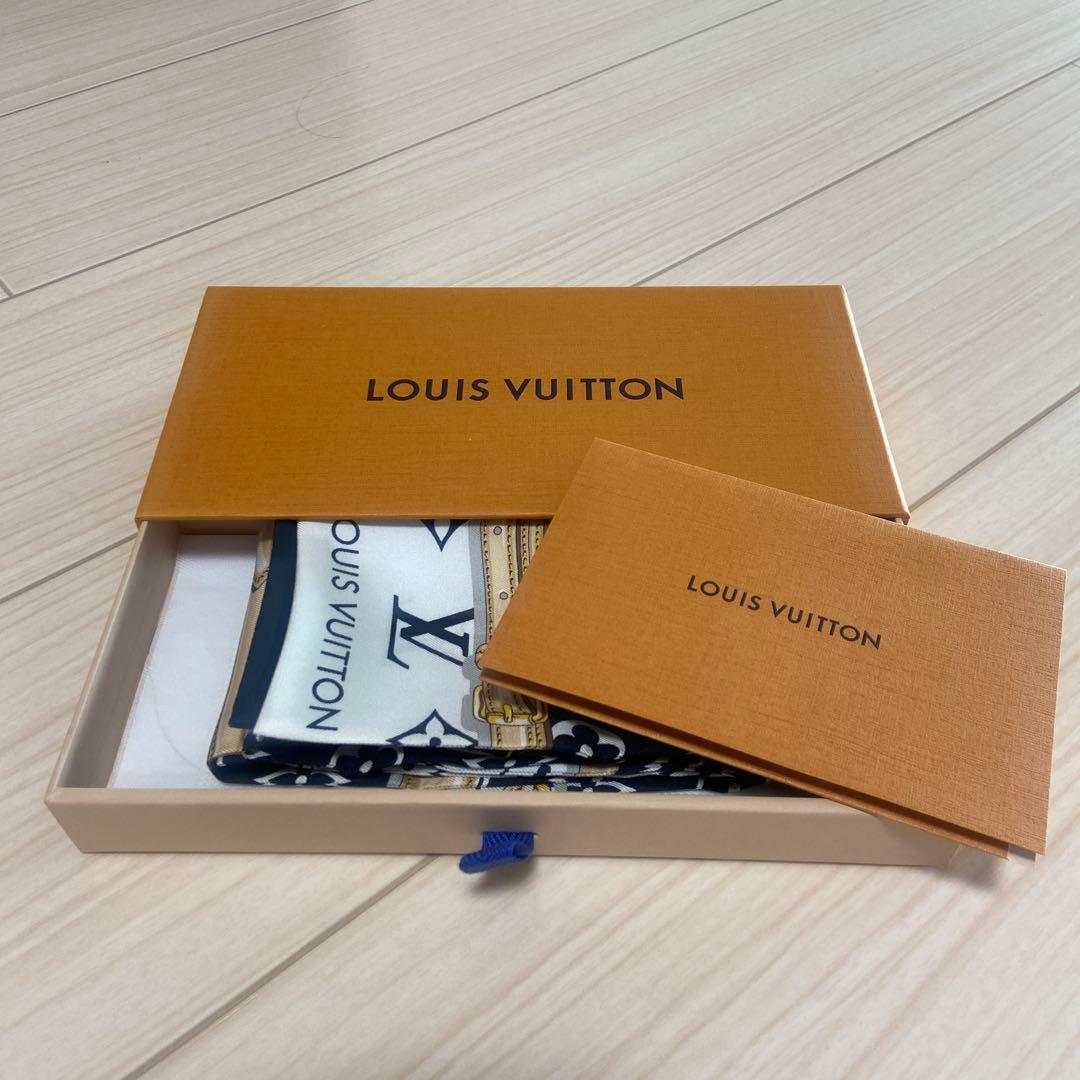 LOUIS VUITTON シルクスカーフ ブラック・ホワイト