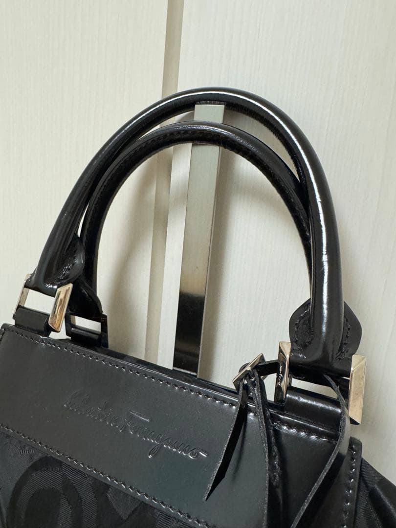 フェラガモ ボストンバッグ 黒 レア