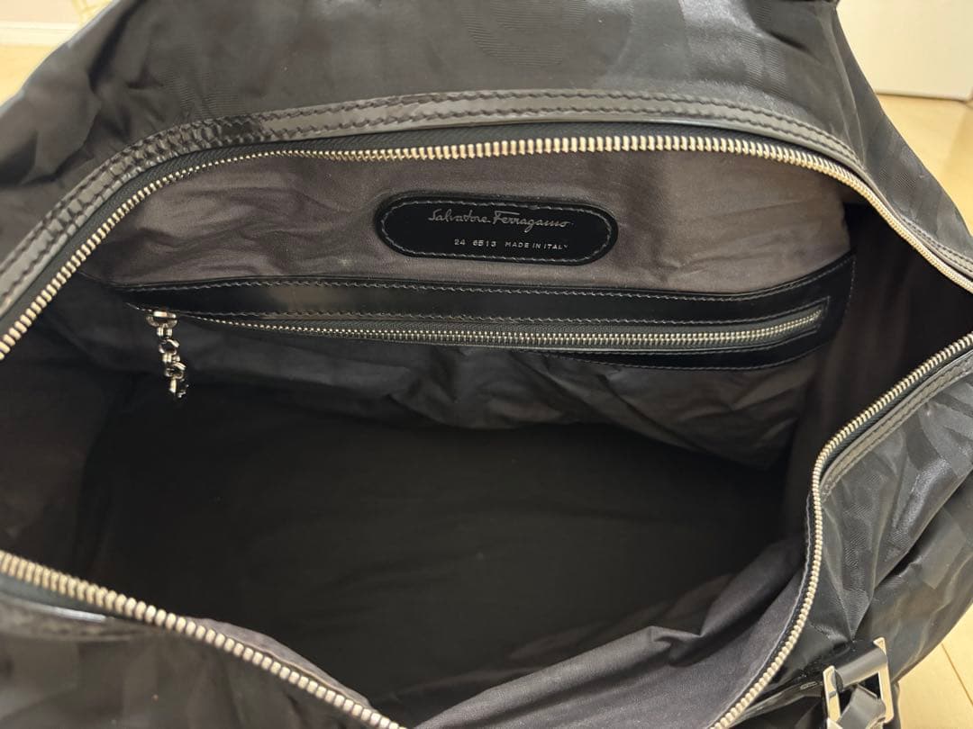 フェラガモ ボストンバッグ 黒 レア