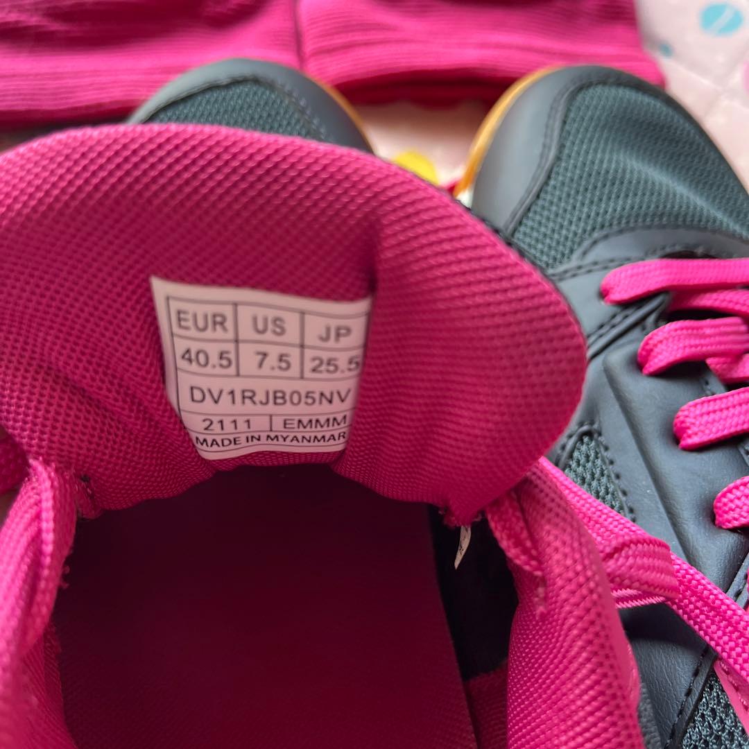 バレーボールシューズとサポーターセット