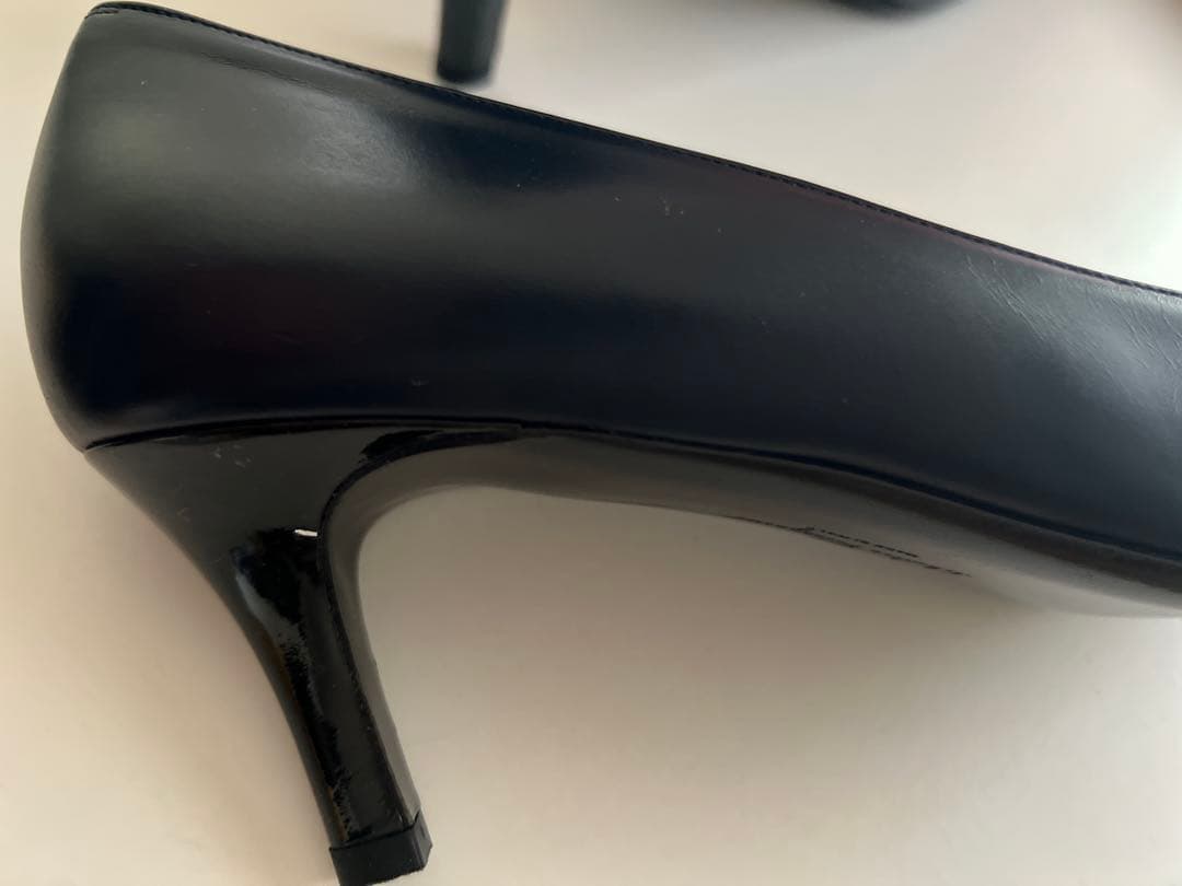 新品未使用Ferragamo 9フェラガモ濃紺 25〜25.5 ヒール5㎝