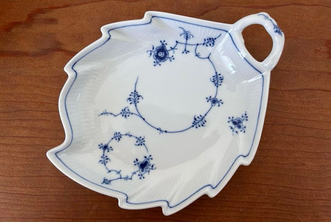 ブルーフルーテッド　ジャパニーズ　リーフディッシュ