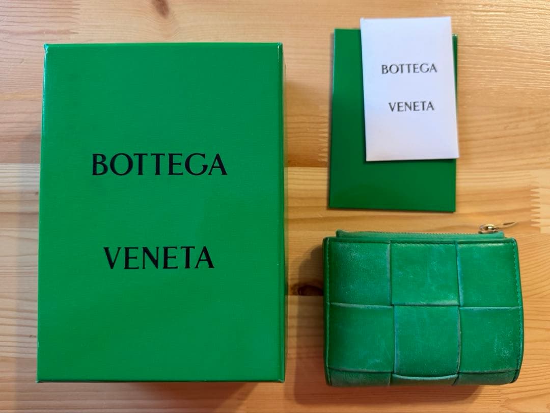 ボッテガヴェネタ カセット　コンパクトウォレット　二つ折り　正規品　箱あり