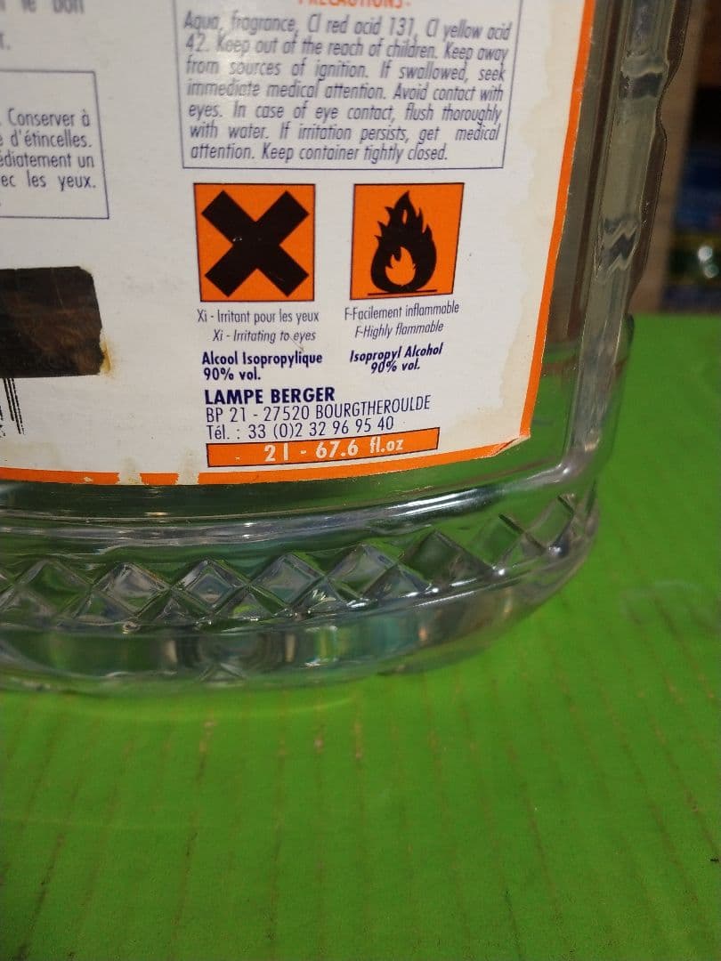 フランス製 ランプベルジェ　芳香器とオイル 紅苺2L と防ダニ液2Lそ