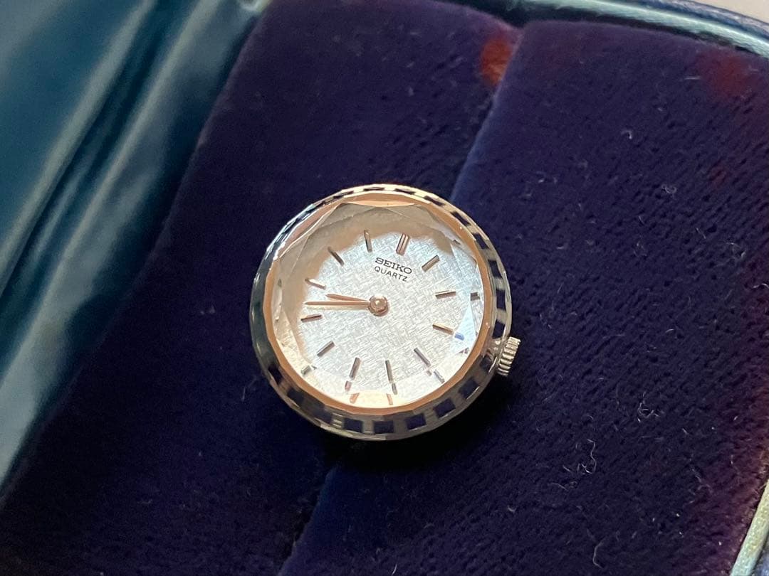 美品稼働中❗️SEIKO QUARTZ/セイコーカットガラスシルバーリングウォッチ