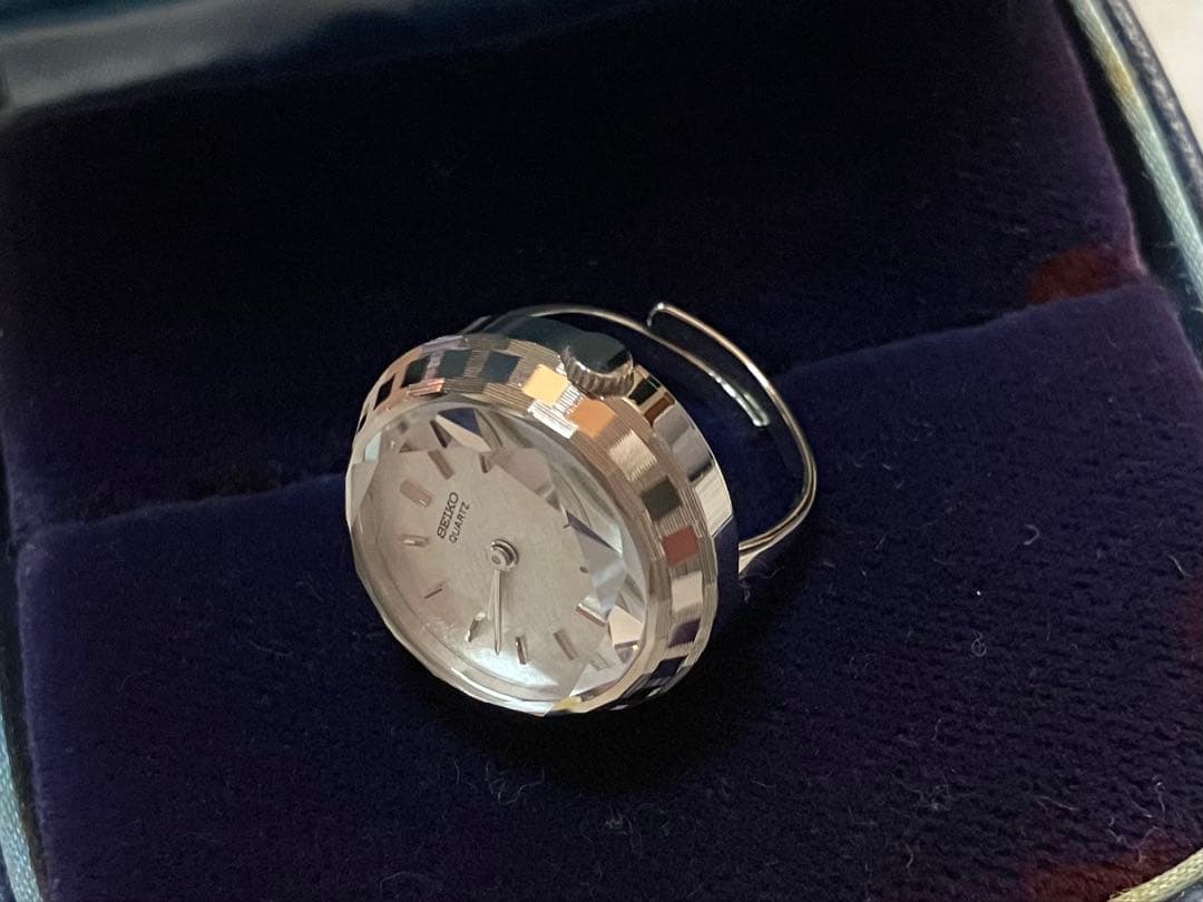美品稼働中❗️SEIKO QUARTZ/セイコーカットガラスシルバーリングウォッチ
