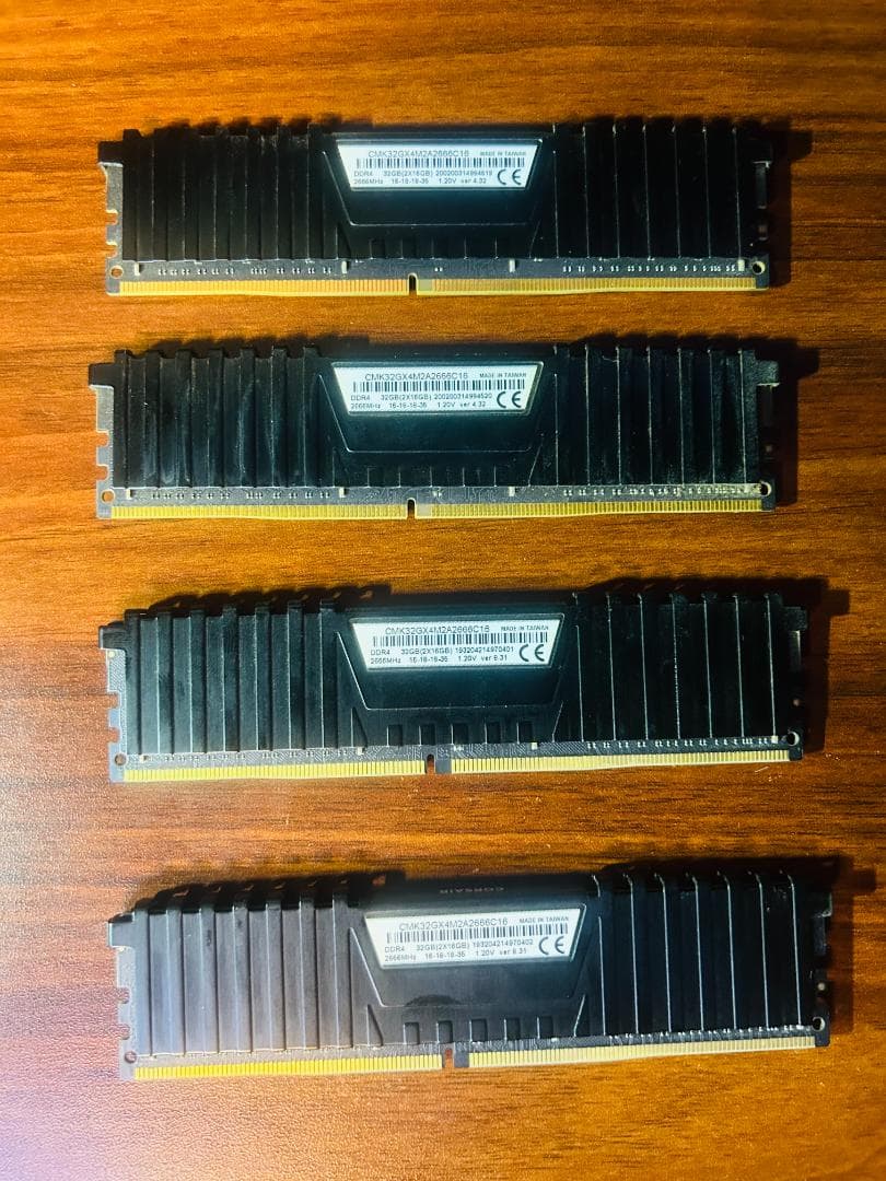 CORSAIR DDR4 メモリ 4枚セット