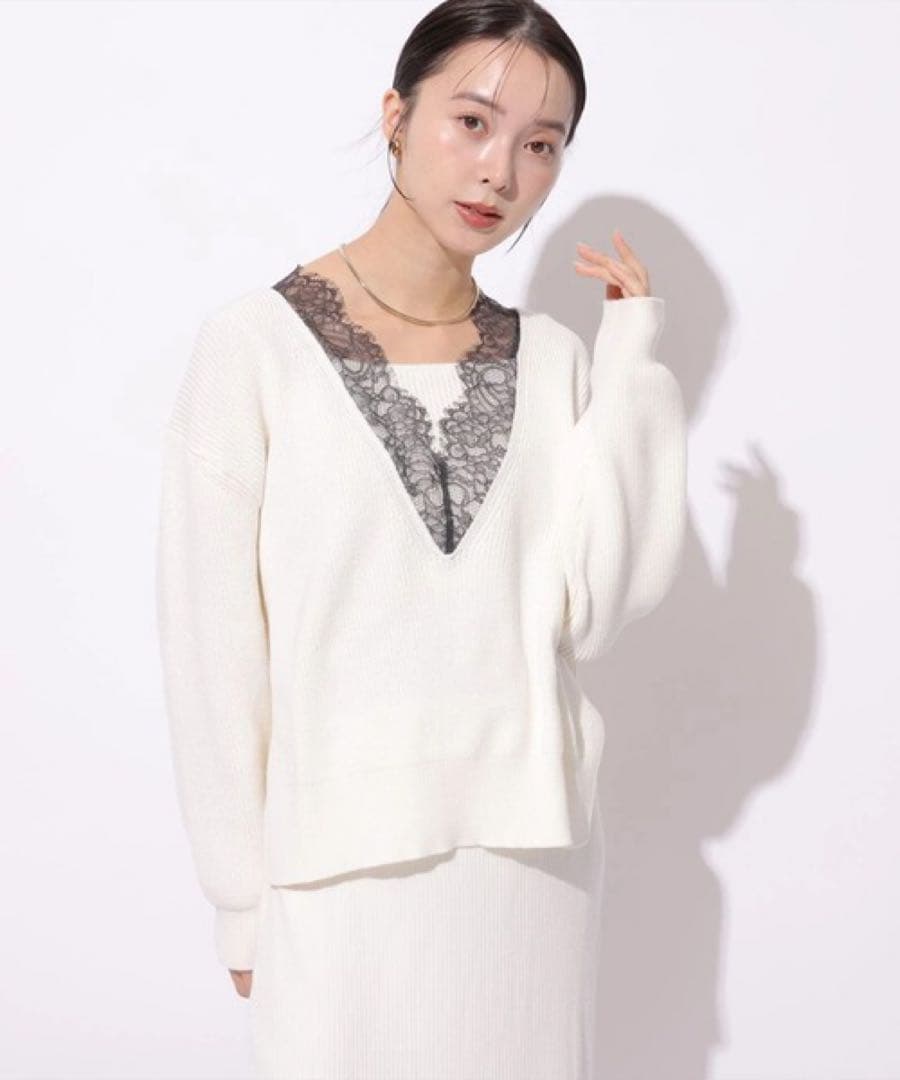 Mystrada Vネックレースプルオーバー