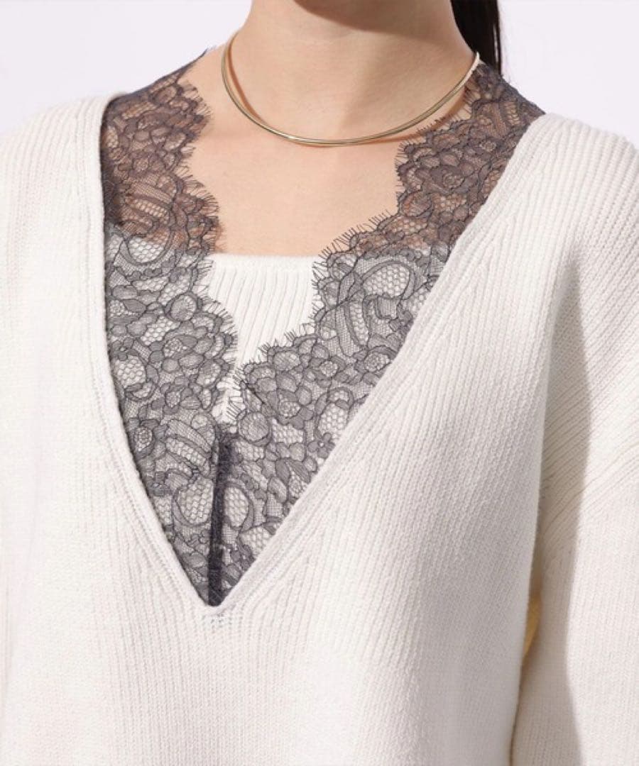 Mystrada Vネックレースプルオーバー