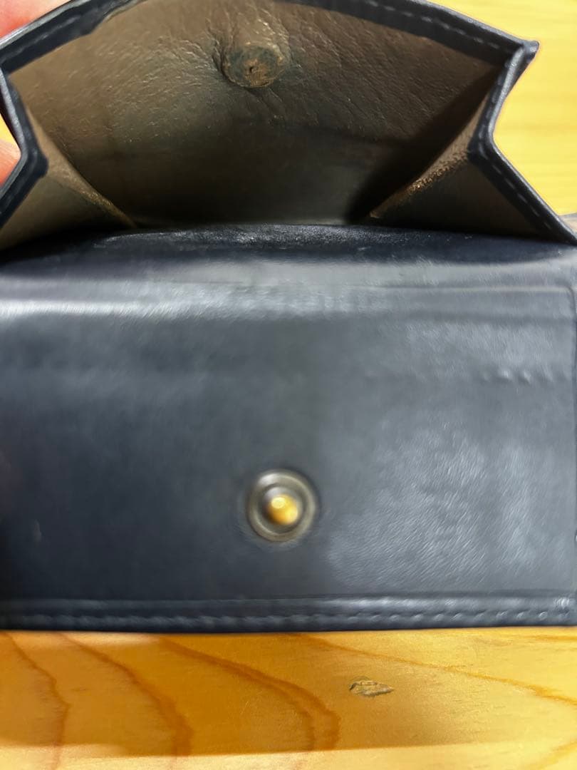 黒 レザー 二つ折り財布 編み込みデザイン