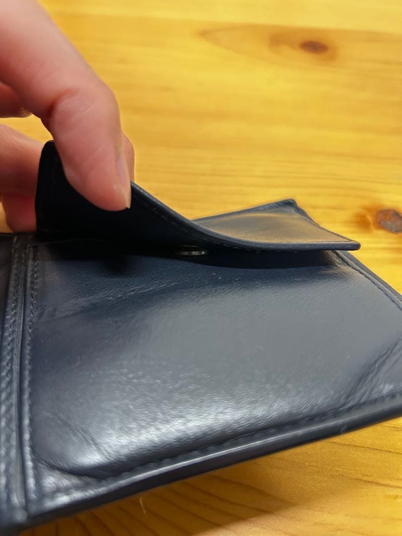 黒 レザー 二つ折り財布 編み込みデザイン