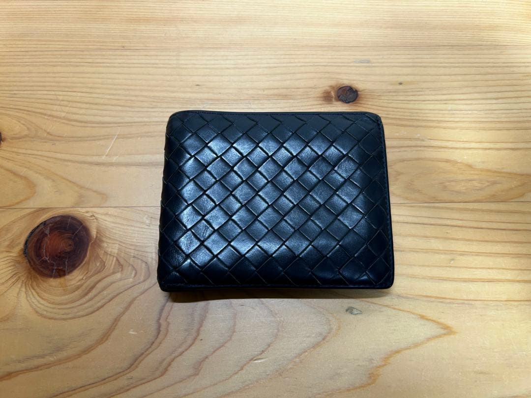 黒 レザー 二つ折り財布 編み込みデザイン