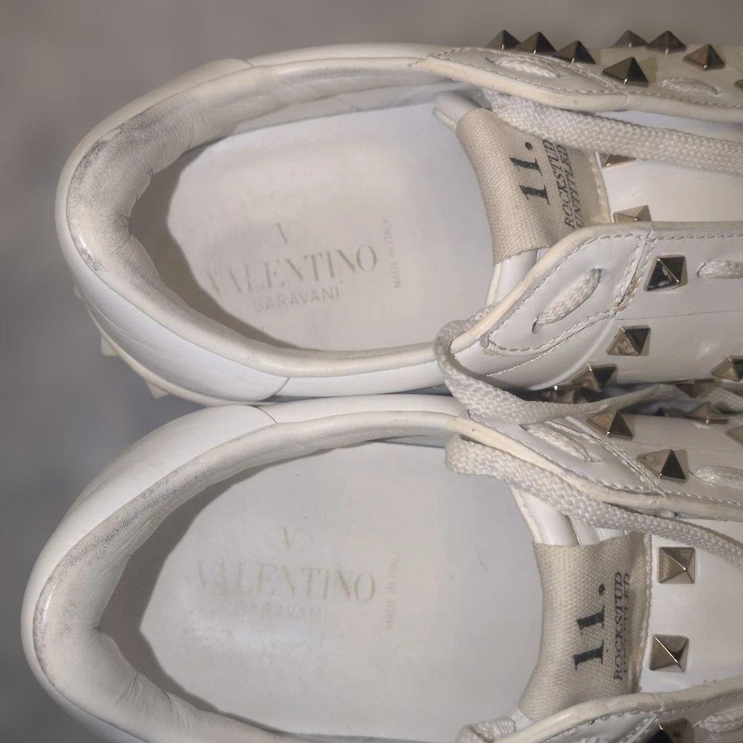 VALENTINO スタッズ付きスニーカー