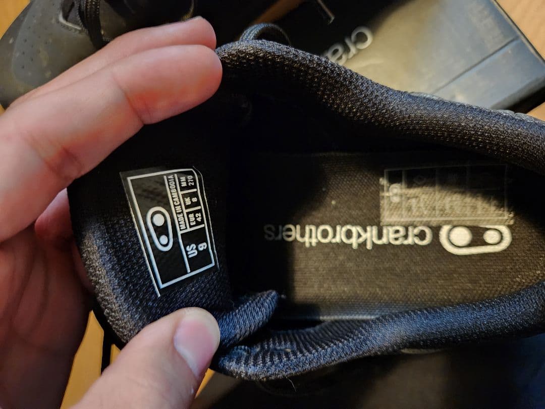 URGE LUNORヘルメットとシューズ、RF膝当てセット