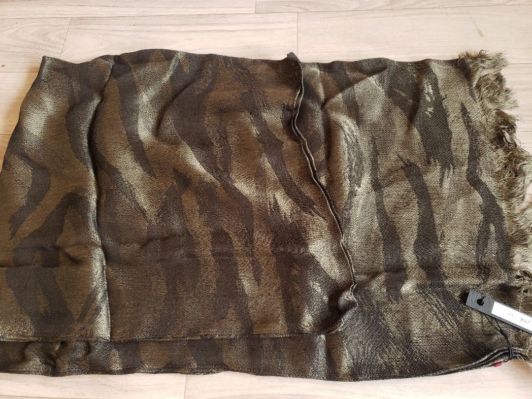 未使用　wjkカモ柄　カーキ　ベージュ　グレーストールです。