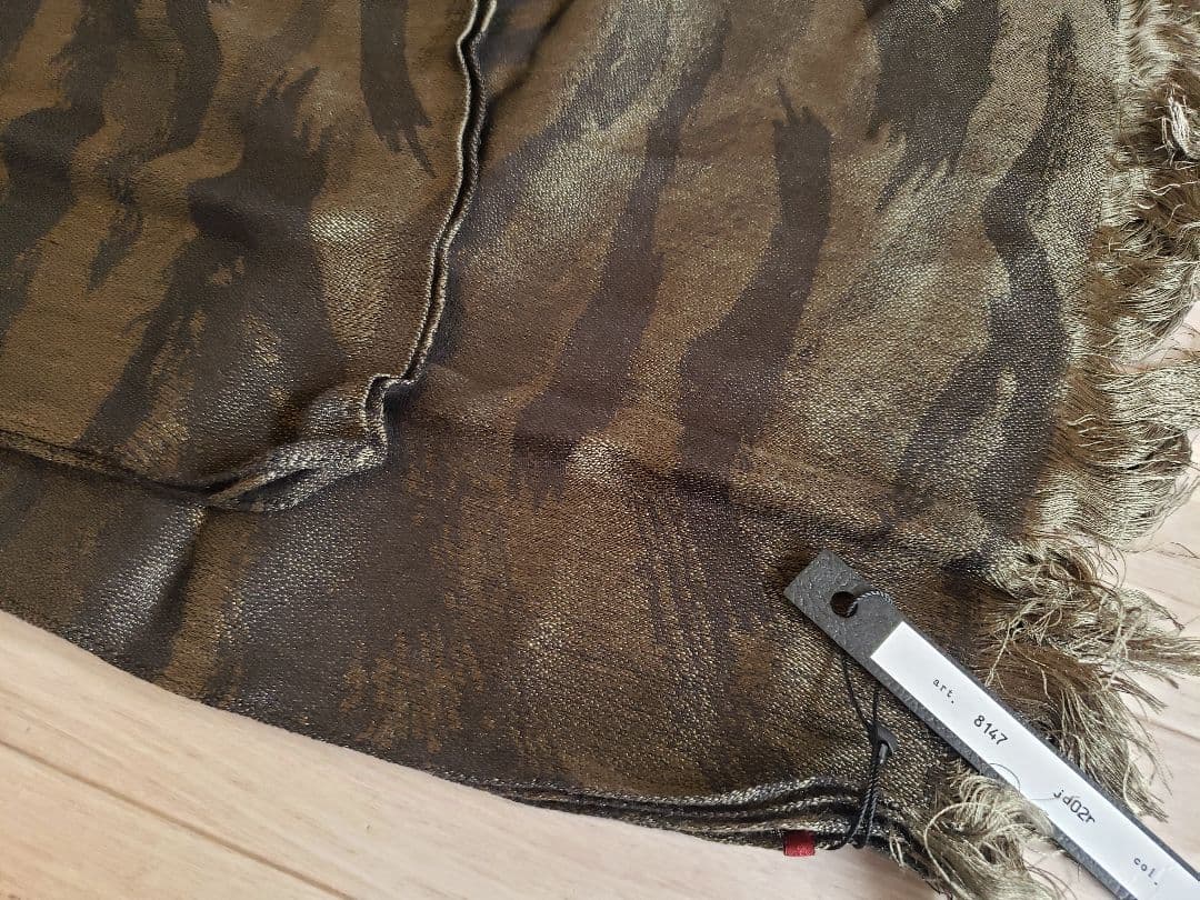 未使用　wjkカモ柄　カーキ　ベージュ　グレーストールです。