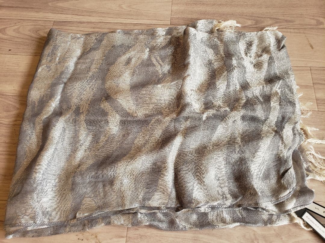 未使用　wjkカモ柄　カーキ　ベージュ　グレーストールです。