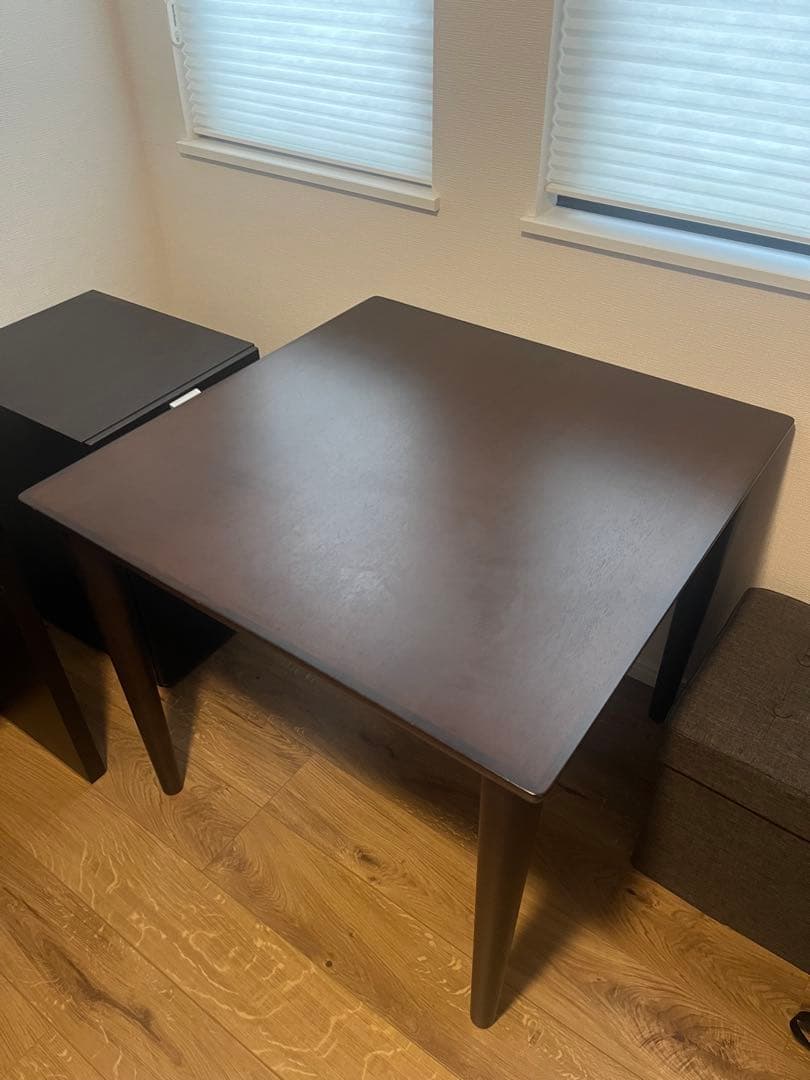 emtouka　テーブル