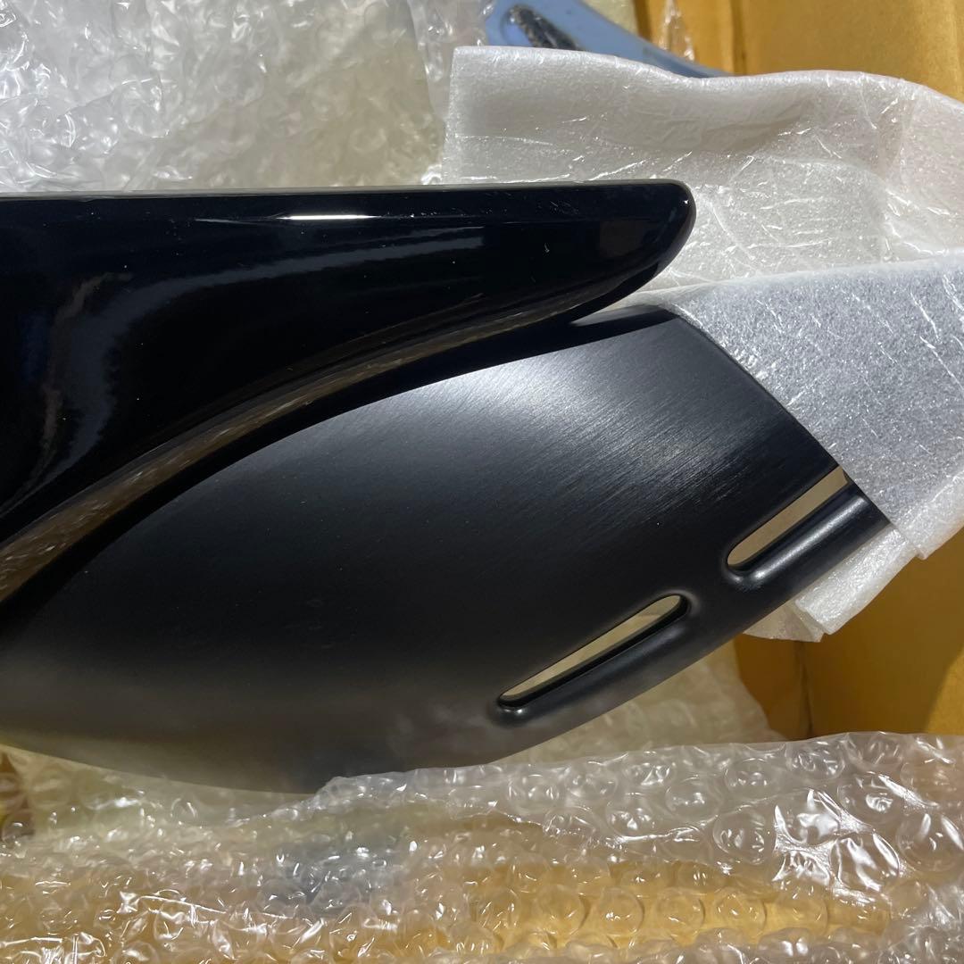 z900rs サイドカウル。右側