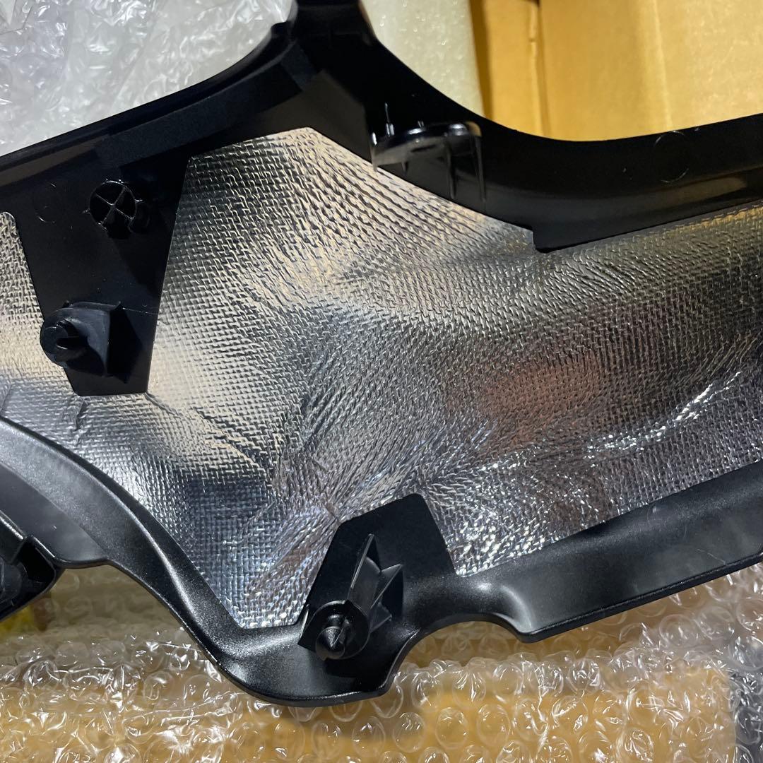 z900rs サイドカウル。右側