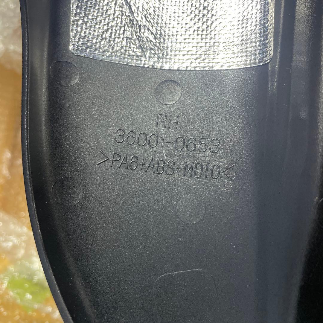 z900rs サイドカウル。右側