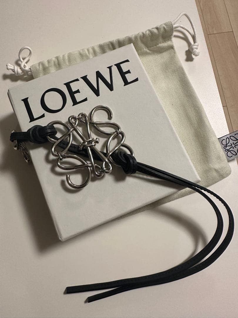 LOEWE シルバー・ブラック キーホルダー