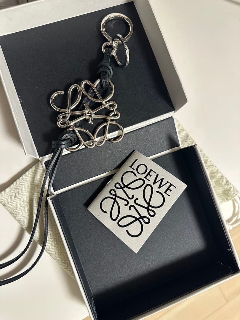 LOEWE シルバー・ブラック キーホルダー