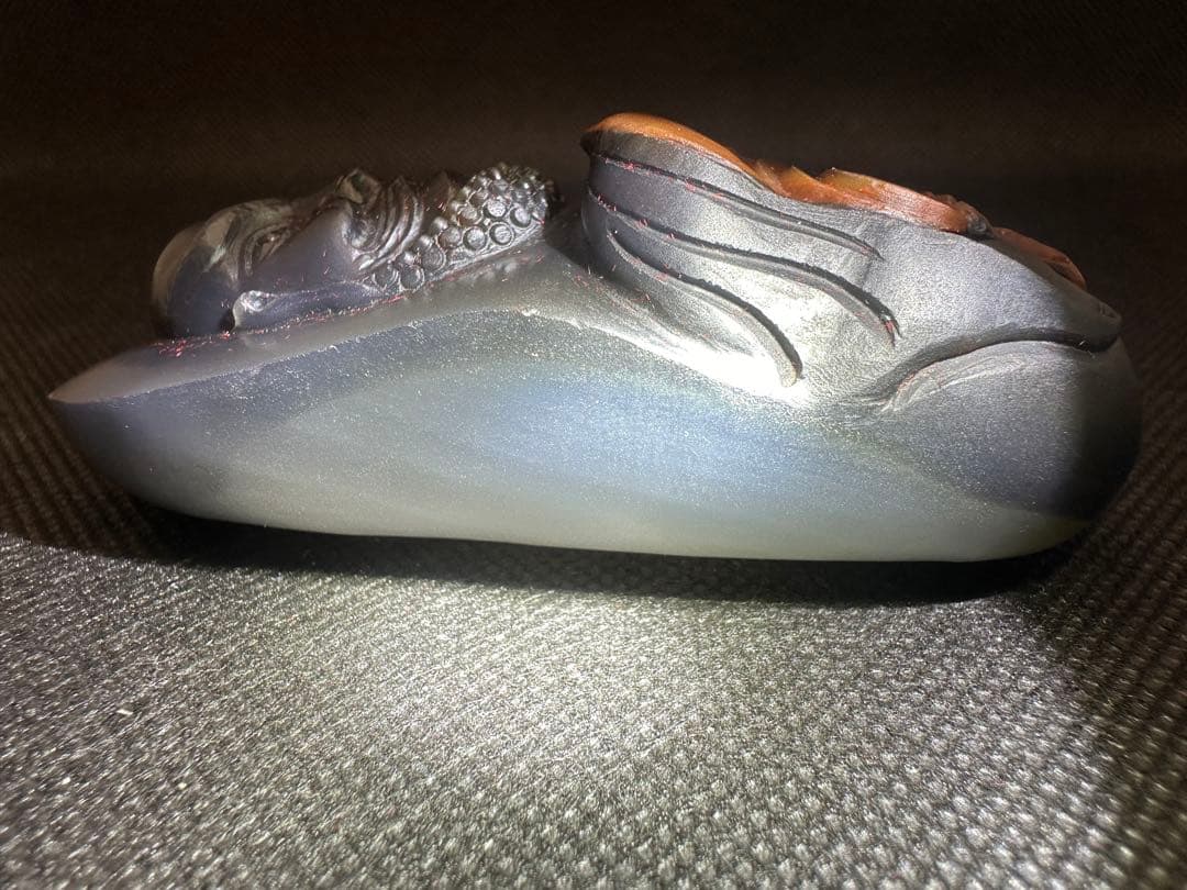 天然の黒い瑪瑙石 達磨　金銭　貔 のお守り　置き物　142g