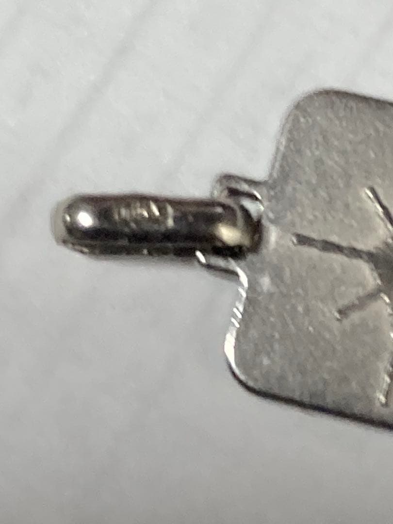 霊波の光プラチナ製ペンダントヘッドです。