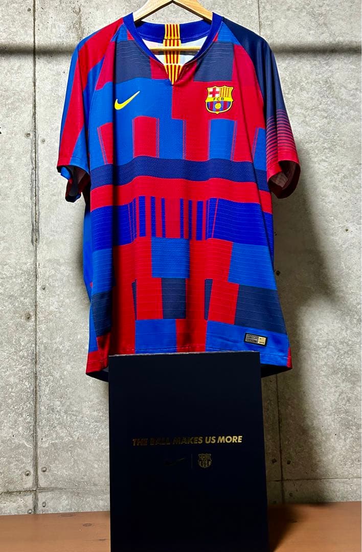 バルセロナ　ナイキ　記念ユニフォーム